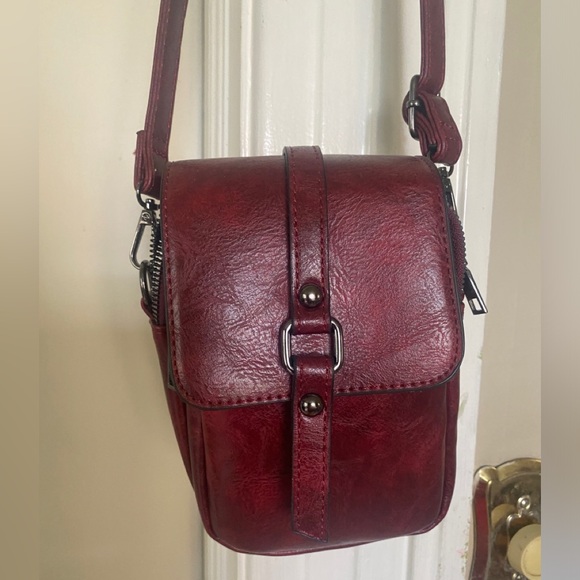 NEW- Burgundy Red Crossbody Bag - Picture 2 of 6